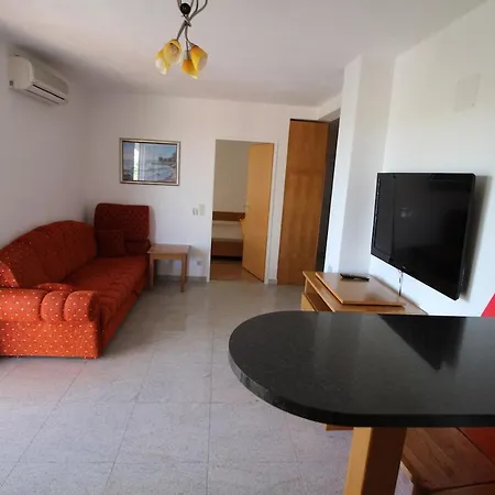 Helena Zadar ヴーシ