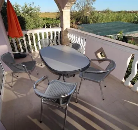 Helena Zadar * ヴーシ